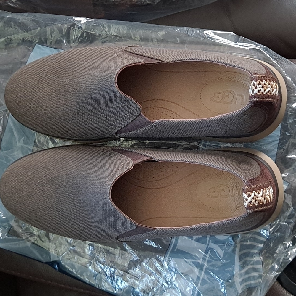 UGG Brand Mens 11.5 Slip on Shoe